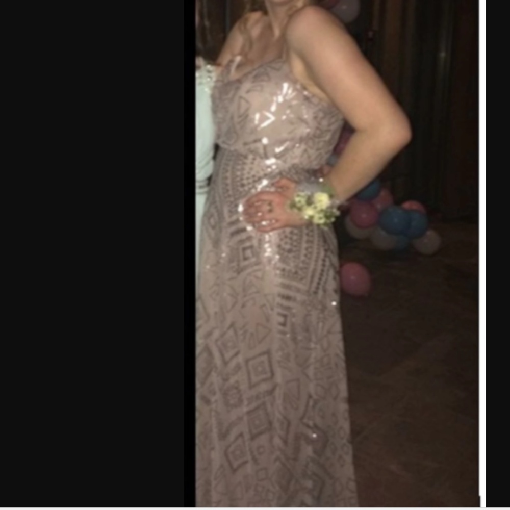Formal Dress - Picture 4 of 7